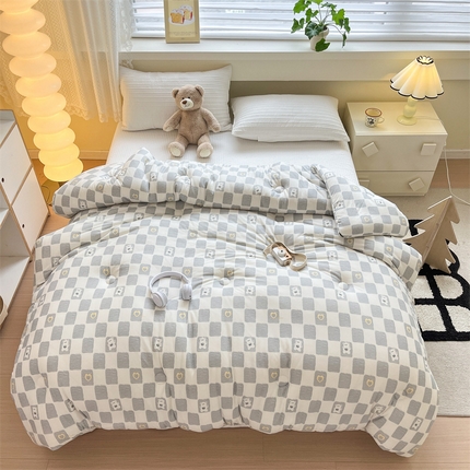 91家纺网 家纺一手货源 找家纺 暖生活 2024新款婴儿级牛奶针织棉大豆四季被冬被春秋被被子被芯 魔方熊