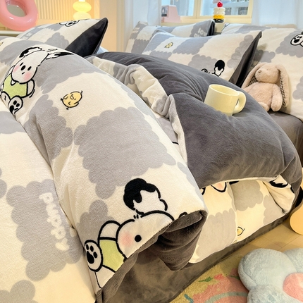 91家纺网 家纺一手货源 找家纺 （总）摩妮卡 2025新款小清新牛奶绒印花四件套床单款床笠单被套场景2