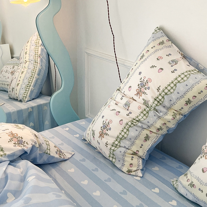 91家纺网 家纺一手货源 找家纺 2024新款13070跑量款全棉四件套--小清新系列 兔兔的草莓园