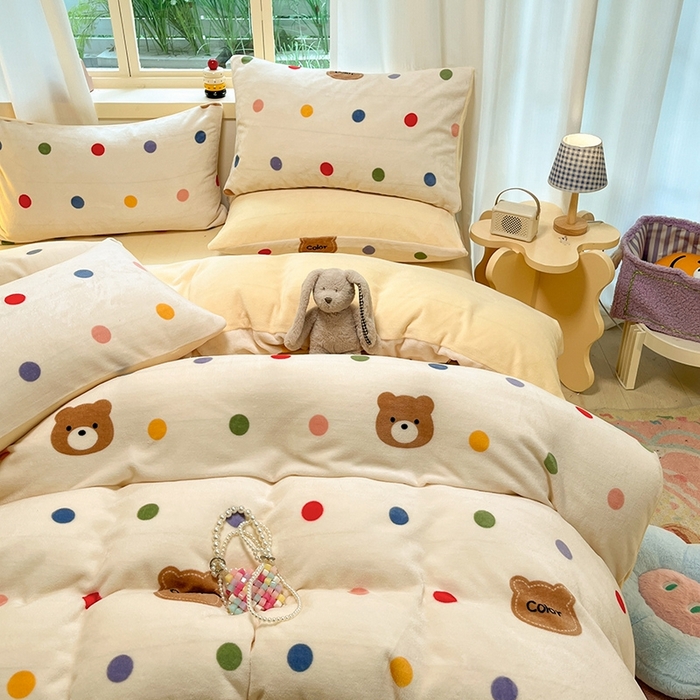 91家纺网 家纺一手货源 找家纺 摩妮卡 2025新款小清新牛奶绒印花四件套床单款床笠单被套场景2 波点熊