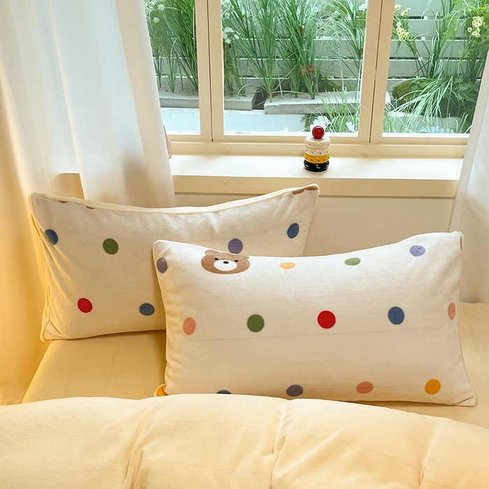 91家纺网 家纺一手货源 找家纺 摩妮卡 2025新款小清新牛奶绒印花四件套床单款床笠单被套场景2 波点熊