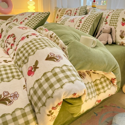 91家纺网 家纺一手货源 找家纺 （总）摩妮卡 2025新款小清新牛奶绒印花四件套床单款床笠单被套场景2