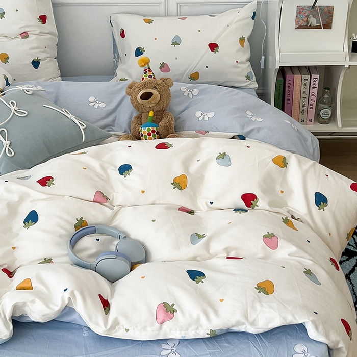 91家纺网 家纺一手货源 找家纺 2024新款13070跑量款全棉四件套--小清新系列 彩色草莓