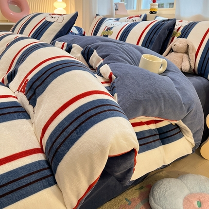 91家纺网 家纺一手货源 找家纺 （总）摩妮卡 2025新款小清新牛奶绒印花四件套床单款床笠单被套场景2