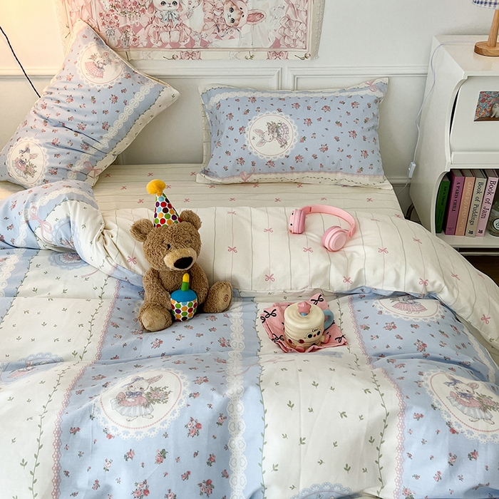 91家纺网 家纺一手货源 找家纺 2024新款13070跑量款全棉四件套--洛丽塔系列 甜美蓝色小兔