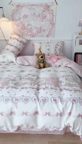 91家纺网 家纺一手货源 找家纺 2024新款13070跑量款全棉四件套--洛丽塔系列 爱心萝莉熊