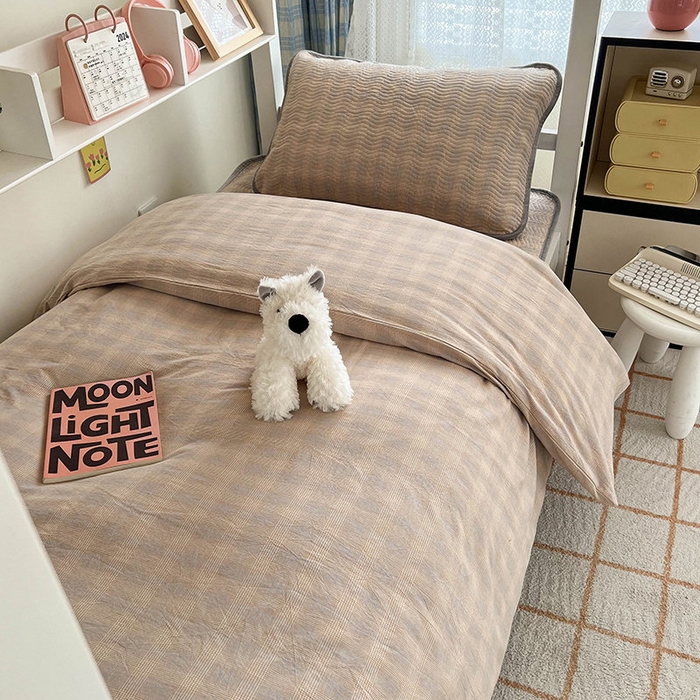 91家纺网 家纺一手货源 找家纺 沐纯家居 2024新款开学季（A类全棉水洗棉，棉加绒）床盖三件套  田园灰