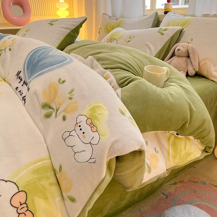 91家纺网 家纺一手货源 找家纺 （总）摩妮卡 2025新款小清新牛奶绒印花四件套床单款床笠单被套场景2