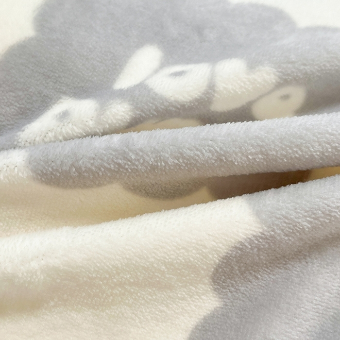 91家纺网 家纺一手货源 找家纺 摩妮卡 2025新款小清新牛奶绒印花四件套床单款床笠单被套场景2 格子狗