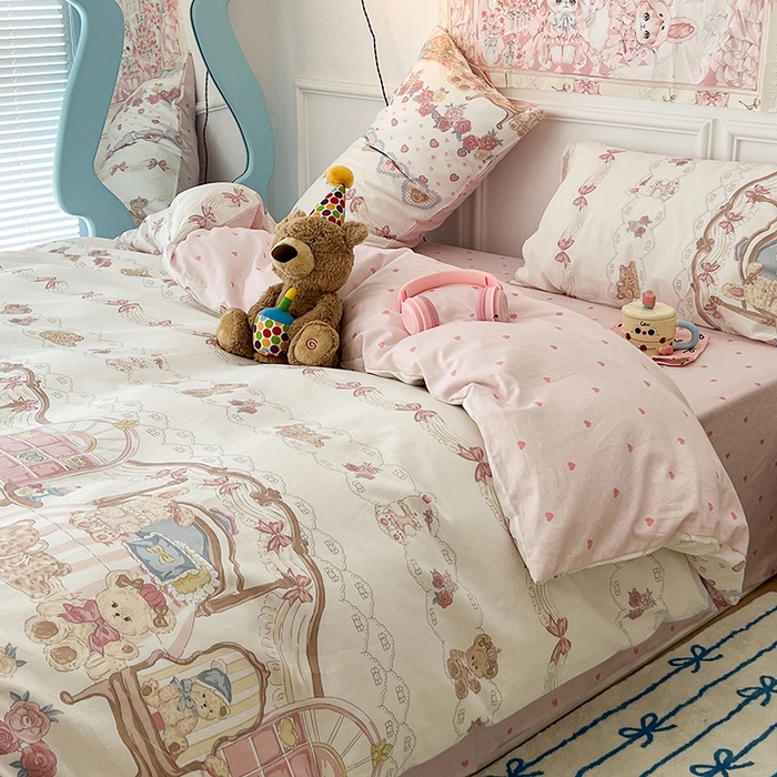 91家纺网 家纺一手货源 找家纺 2024新款13070跑量款全棉四件套--洛丽塔系列 爱心萝莉熊