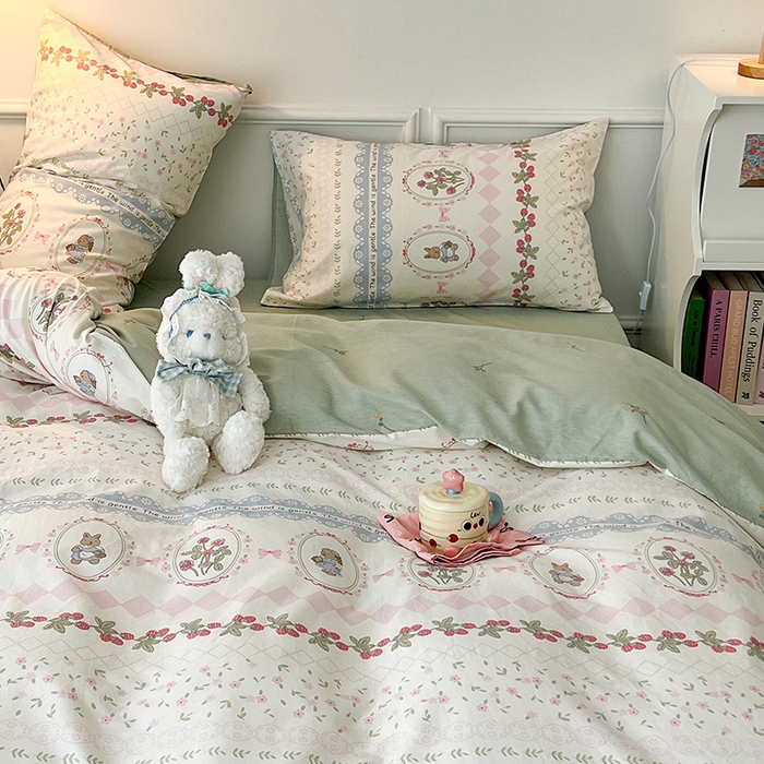 91家纺网 家纺一手货源 找家纺 2024新款13070跑量款全棉四件套--小清新系列 碎花蕾丝兔