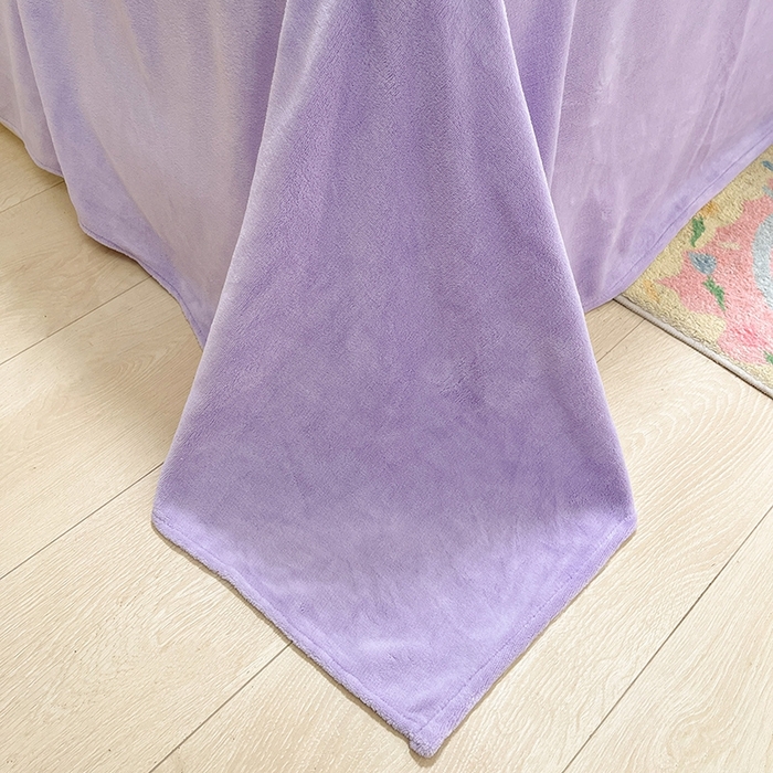 91家纺网 家纺一手货源 找家纺 摩妮卡 2025新款小清新牛奶绒印花四件套床单款床笠单被套场景2 花繁庭