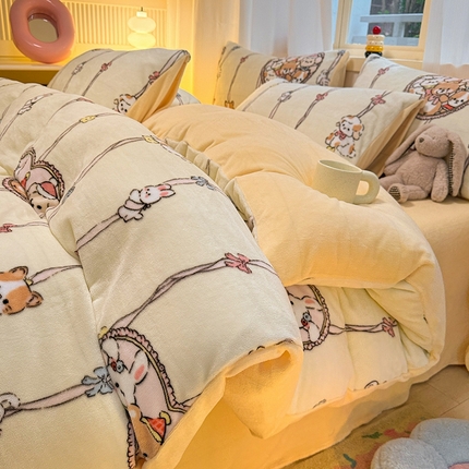 91家纺网 家纺一手货源 找家纺 （总）摩妮卡 2025新款小清新牛奶绒印花四件套床单款床笠单被套场景2