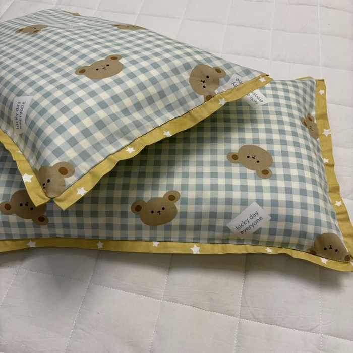 91家纺网 家纺一手货源 找家纺 良佐生活 2024新款A类133x72铂金全棉枕套枕头枕芯七彩童年系列 枕套+枕芯 小熊贝拉