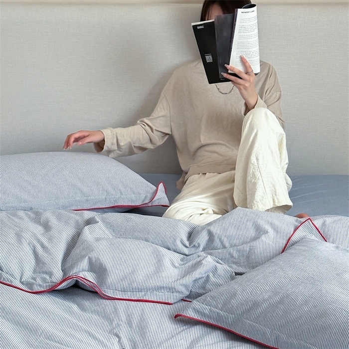 91家纺网 家纺一手货源 找家纺 梦享生活家居 2024新款密拷边水洗棉细条纹四件套 密拷边蓝细条