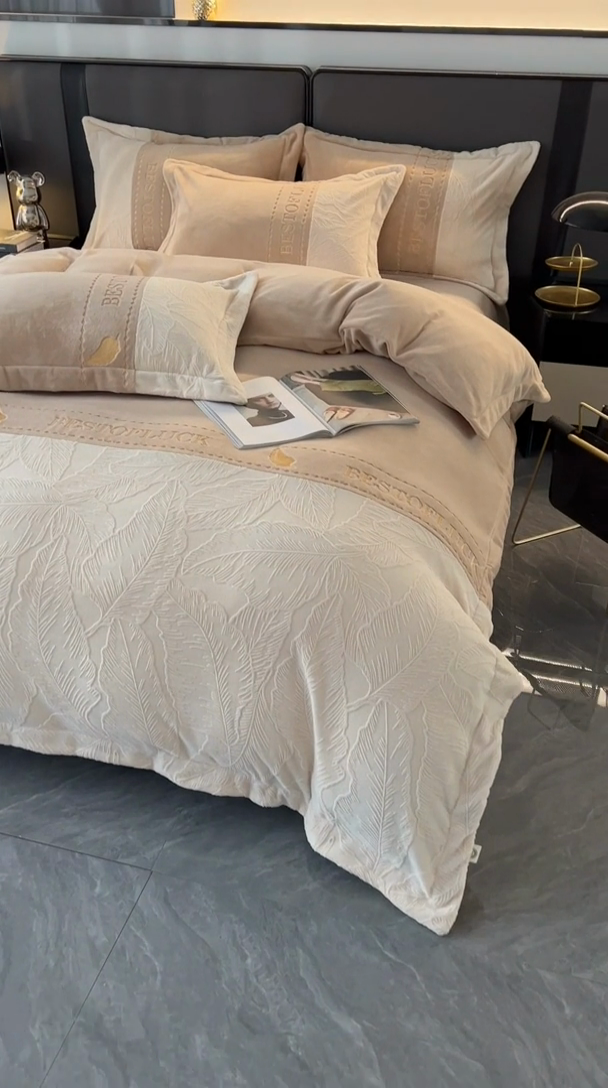 91家纺网 家纺一手货源 找家纺 莱凯家纺 2025新款牛奶绒雕花刺绣四件套-叶屿 叶屿-咖