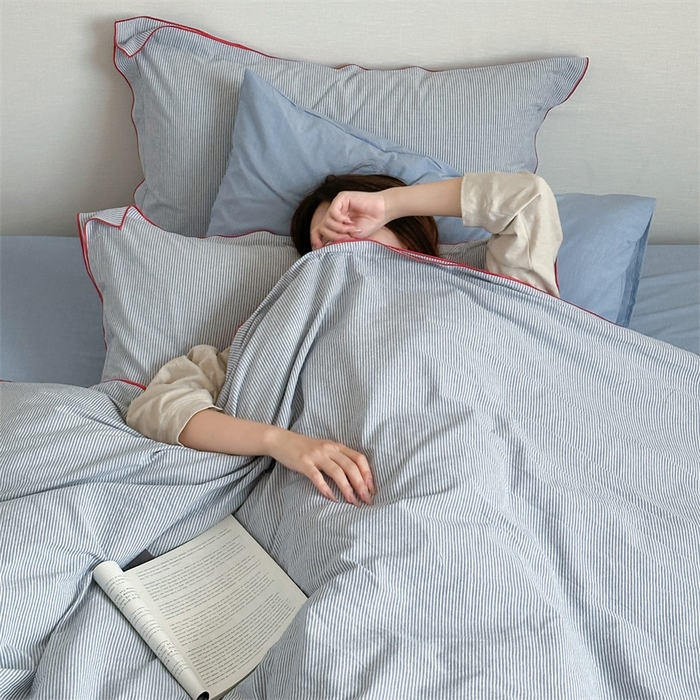 91家纺网 家纺一手货源 找家纺 梦享生活家居 2024新款密拷边水洗棉细条纹四件套 密拷边蓝细条