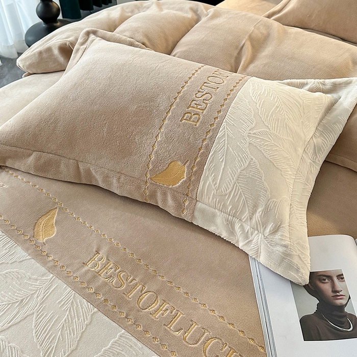 91家纺网 家纺一手货源 找家纺 莱凯家纺 2025新款牛奶绒雕花刺绣四件套-叶屿 叶屿-咖