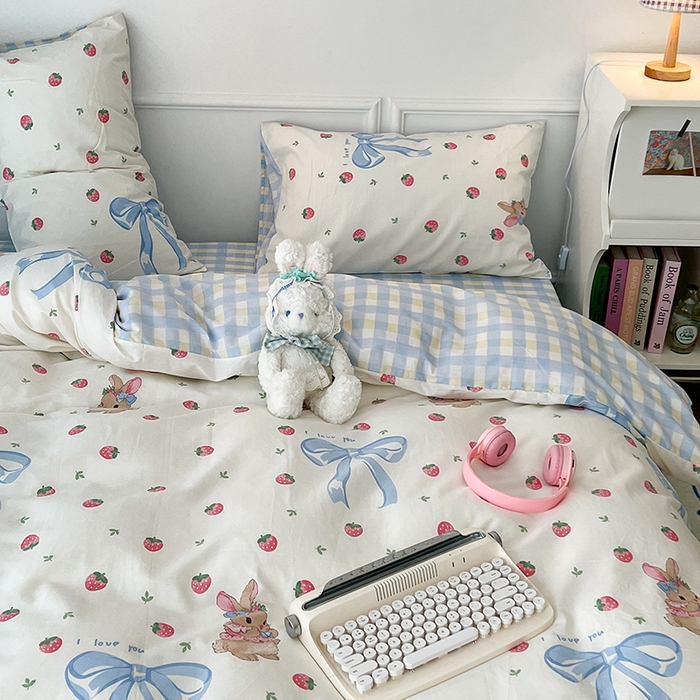 91家纺网 家纺一手货源 找家纺 2024新款13070跑量款全棉四件套--卡通系列 蝴蝶结草莓兔