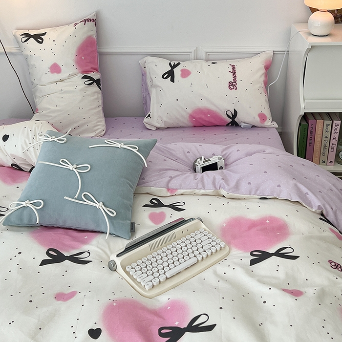 91家纺网 家纺一手货源 找家纺 2024新款13070跑量款全棉四件套--小清新系列 泼墨爱心蝴蝶结