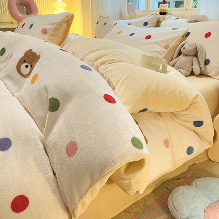 91家纺网 家纺一手货源 找家纺 （总）摩妮卡 2025新款小清新牛奶绒印花四件套床单款床笠单被套场景2