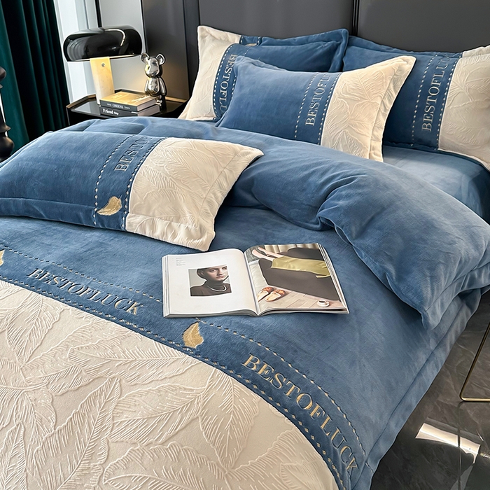 91家纺网 家纺一手货源 找家纺 莱凯家纺 2025新款牛奶绒雕花刺绣四件套-叶屿 叶屿-蓝