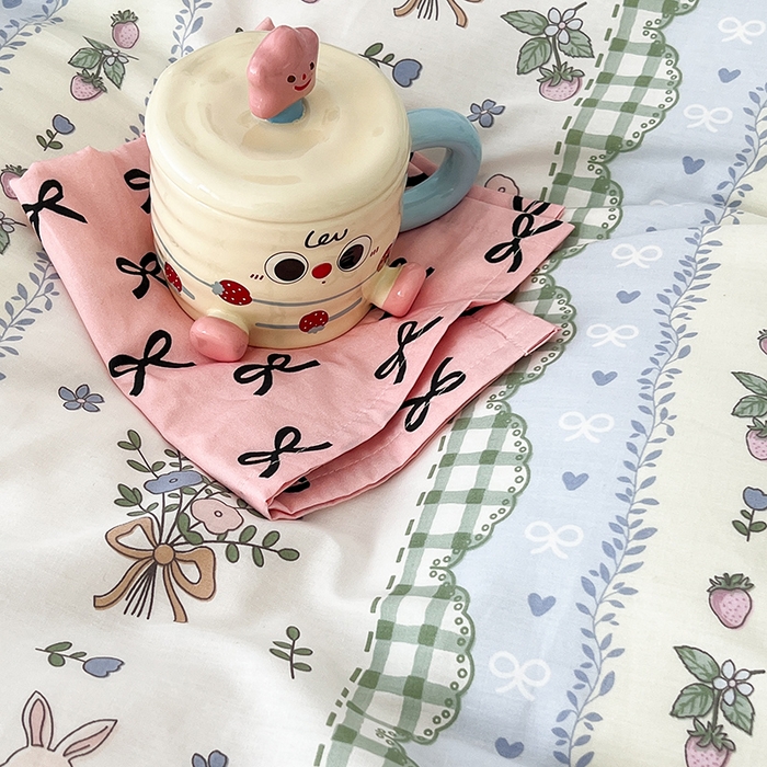 91家纺网 家纺一手货源 找家纺 2024新款13070跑量款全棉四件套--小清新系列 兔兔的草莓园