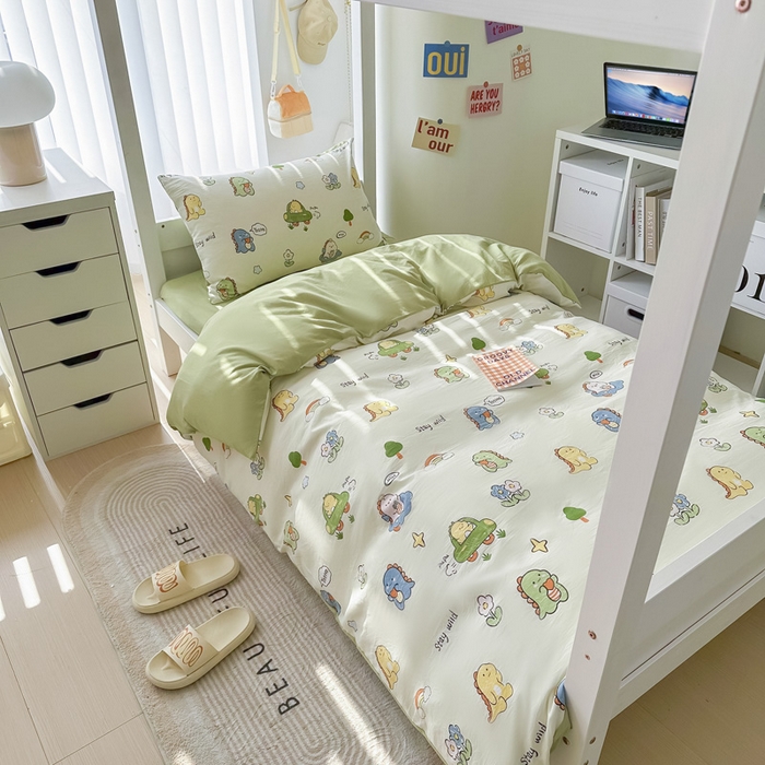 91家纺网 家纺一手货源 找家纺 2024新款水洗棉小清新印花学生三件套（床笠床套款） 恐龙乐园