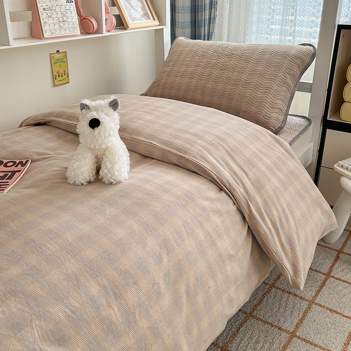 91家纺网 家纺一手货源 找家纺 沐纯家居 2024新款开学季（A类全棉水洗棉，棉加绒）床盖三件套  田园灰