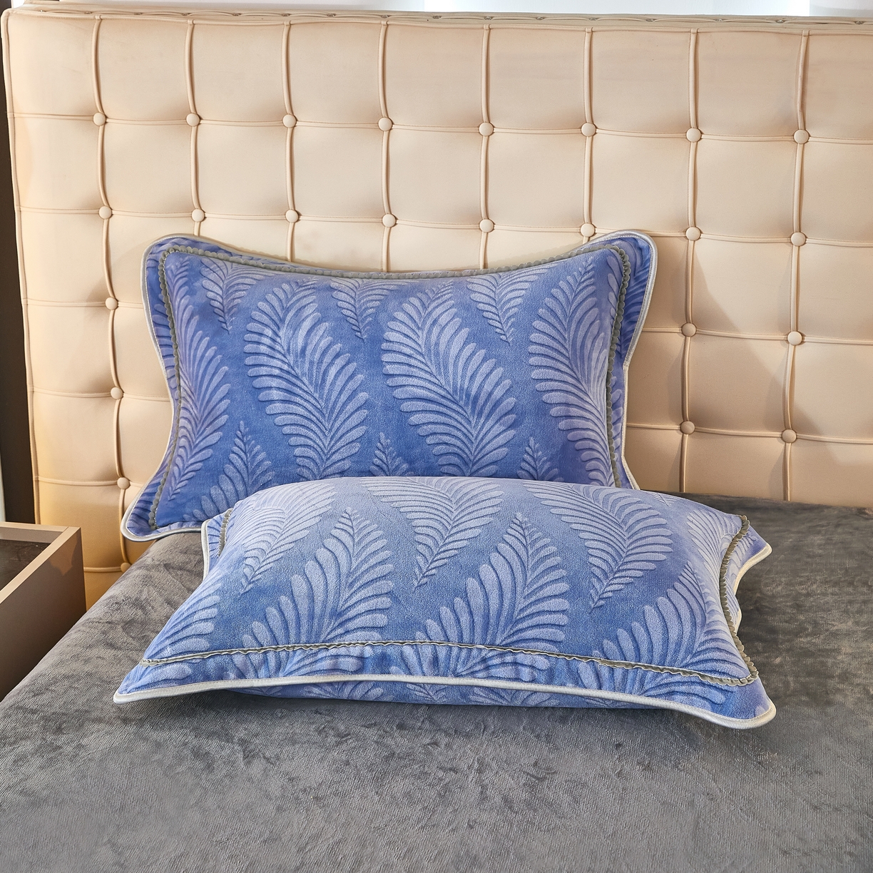 91家纺网 家纺一手货源 找家纺 凤杰 2025新款高克重7斤加厚印花牛奶绒金貂法莱绒四件套 极简生活