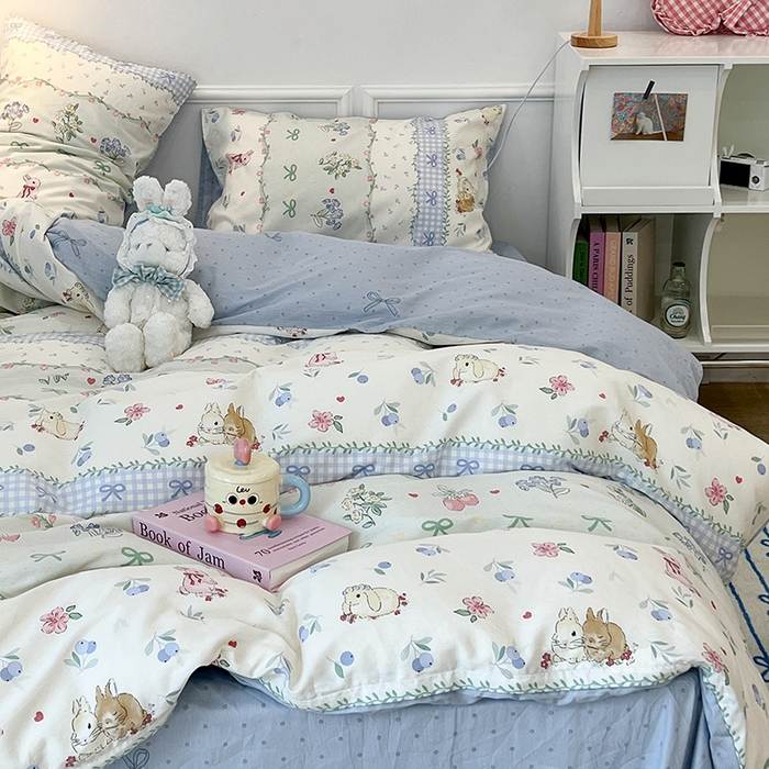 91家纺网 家纺一手货源 找家纺 2024新款13070跑量款全棉四件套--小清新系列 蓝莓小兔