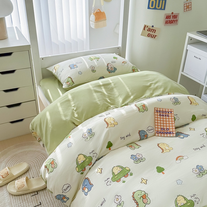 91家纺网 家纺一手货源 找家纺 2024新款水洗棉小清新印花学生三件套（床笠床套款） 恐龙乐园