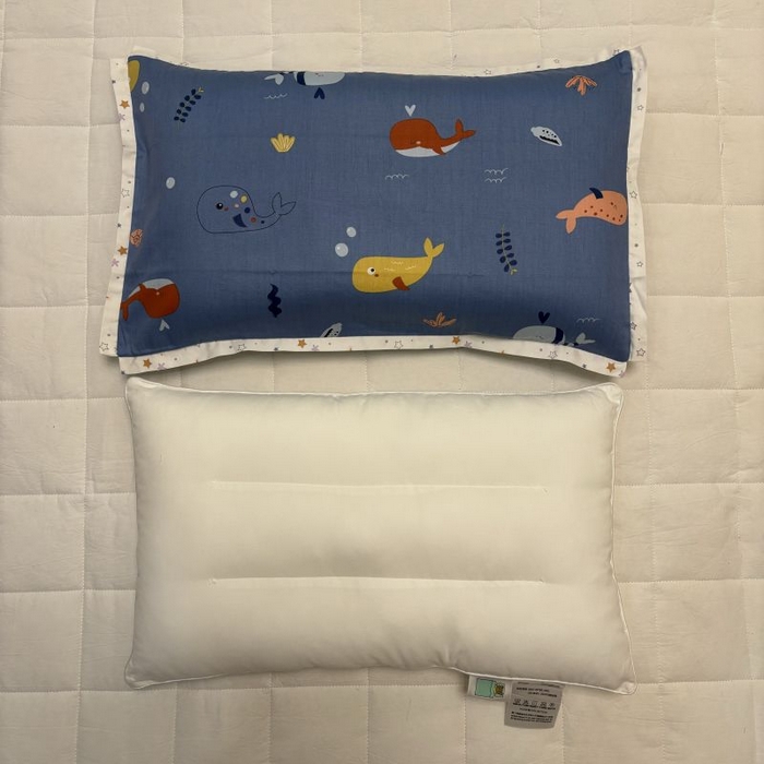 91家纺网 家纺一手货源 找家纺 良佐生活 2024新款A类133x72铂金全棉枕套枕头枕芯七彩童年系列 枕套+枕芯 小鲸鱼