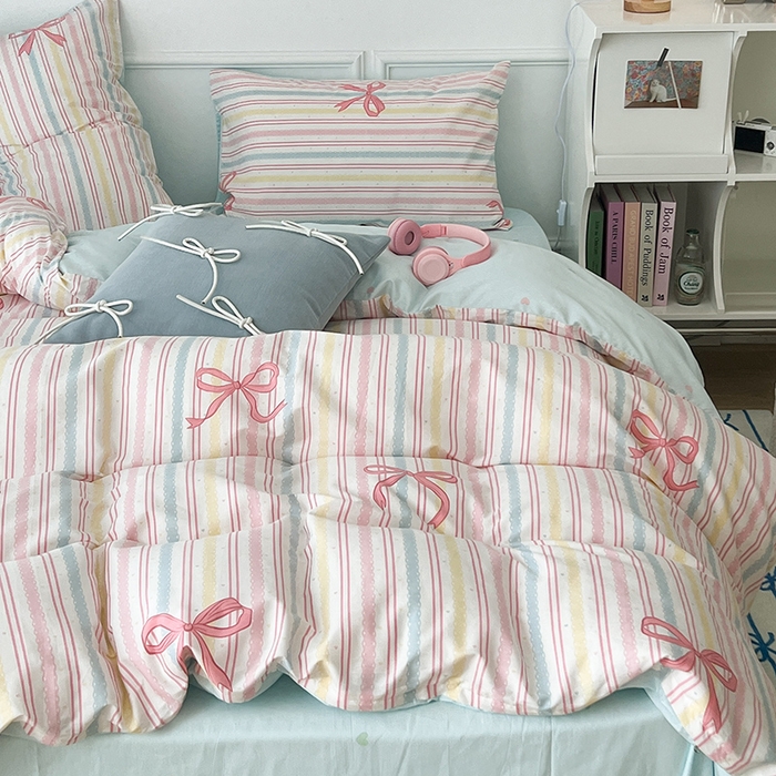 91家纺网 家纺一手货源 找家纺 2024新款13070跑量款全棉四件套--小清新系列 彩条芭蕾蝴蝶结