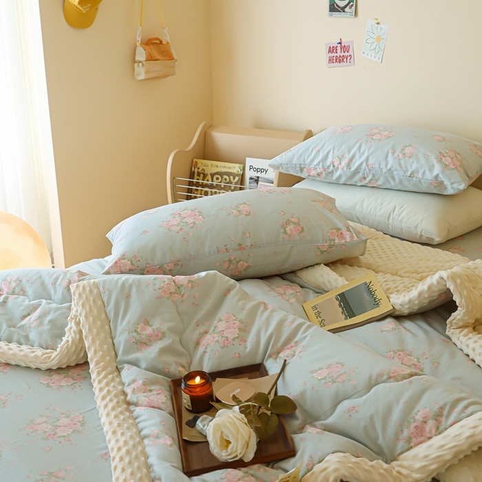 91家纺网 家纺一手货源 找家纺 星期八 2024新款复古碎花全棉豆豆被 风铃