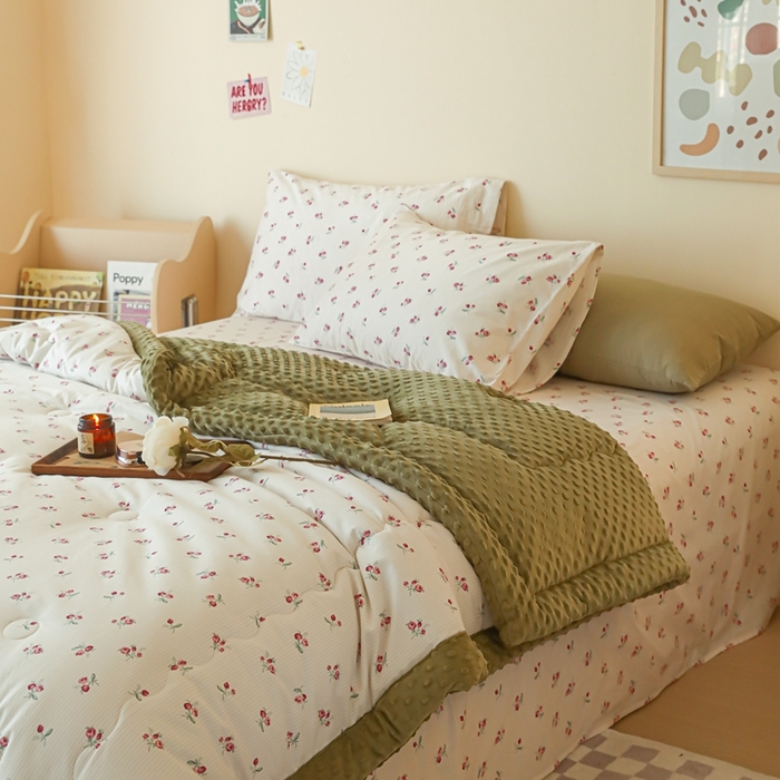 91家纺网 家纺一手货源 找家纺 星期八 2024新款复古碎花全棉豆豆被 夕颜