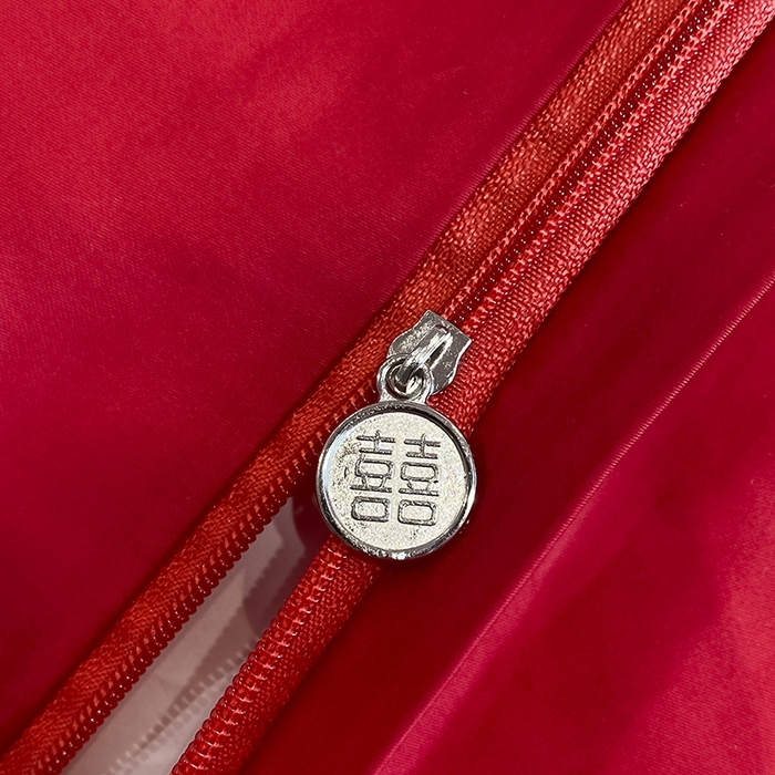 91家纺网 家纺一手货源 找家纺 玉雅家纺 2025新款60支长绒棉时尚拼色浮雕刺绣婚庆四件套 恩爱-红