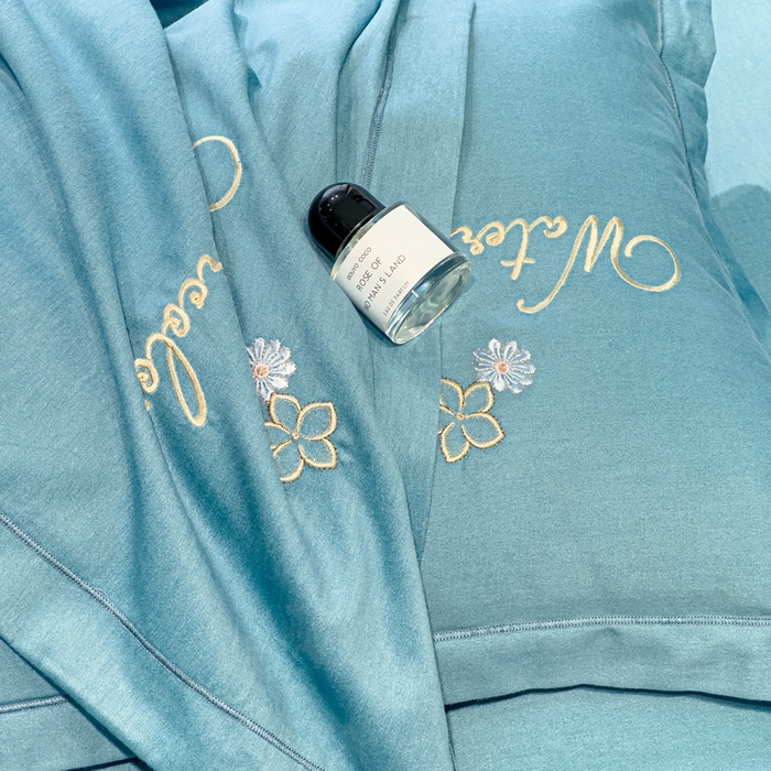 91家纺网 家纺一手货源 找家纺 U品汇 2024新品生态加厚长绒棉纯棉绣花全棉磨毛刺绣四件套直播 迪洛驰-月光蓝