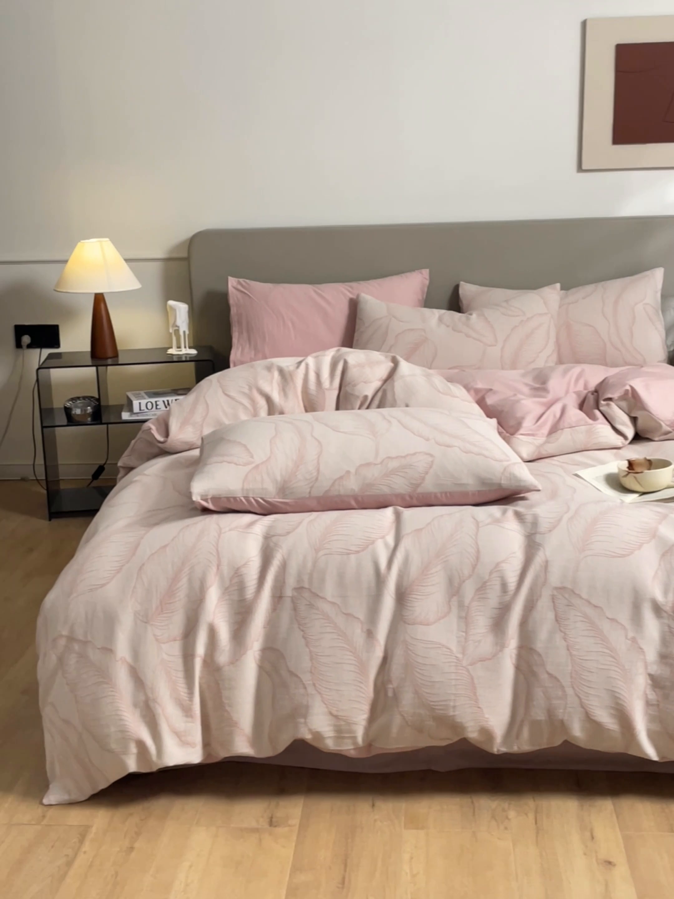 91家纺网 家纺一手货源 找家纺 慕色家纺 2024新款A类全棉色织提花四件套系列 秋思-香叶粉