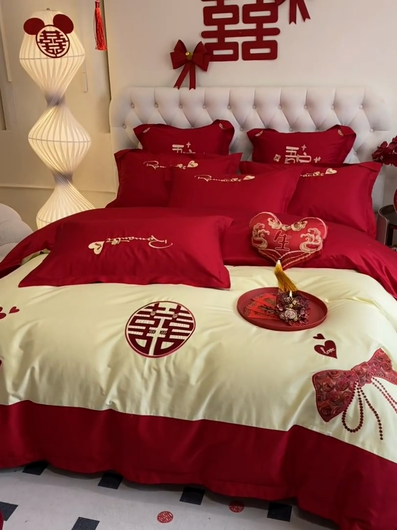 91家纺网 家纺一手货源 找家纺 玉雅家纺 2025新款60支长绒棉时尚拼色浮雕刺绣婚庆四件套 爱丽丝