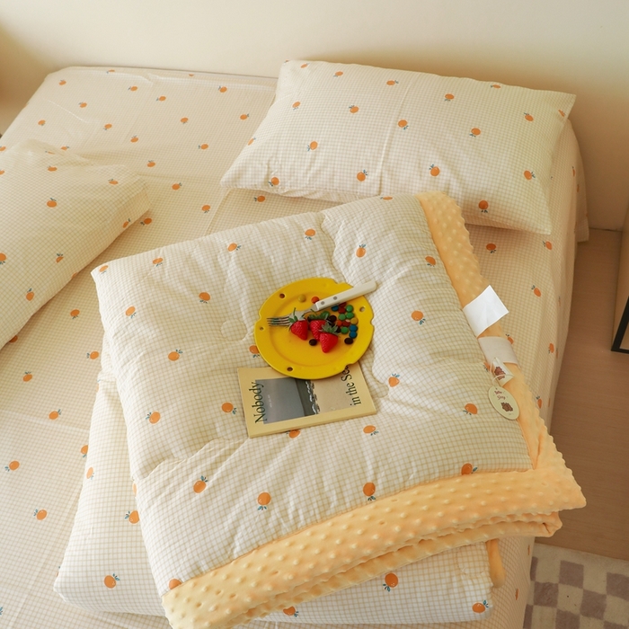 91家纺网 家纺一手货源 找家纺 星期八 2024新款复古碎花全棉豆豆被 小橘子