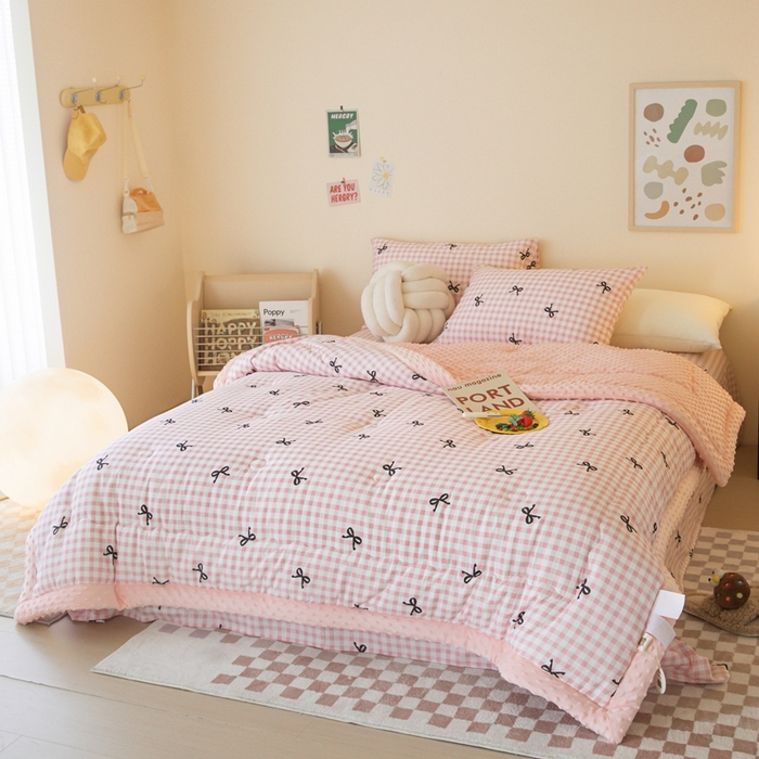 91家纺网 家纺一手货源 找家纺 星期八 2024新款复古碎花全棉豆豆被 蝴蝶结