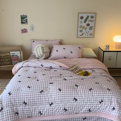 91家纺网 家纺一手货源 找家纺 星期八 2024新款复古碎花全棉豆豆被 蝴蝶结