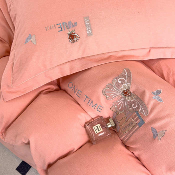 91家纺网 家纺一手货源 找家纺 U品汇 2024新品生态加厚长绒棉纯棉绣花全棉磨毛刺绣四件套直播 蝶恋花-樱花粉