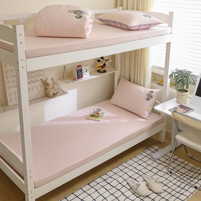 91家纺网 家纺一手货源 找家纺 2025新款全棉刺绣亲肤学生款套件-小熊 小熊-粉