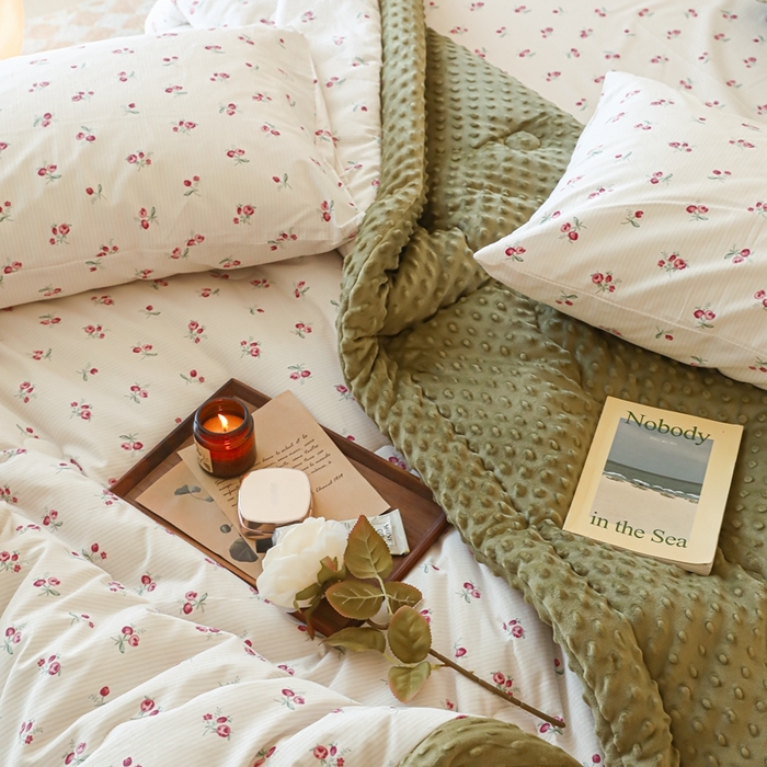 91家纺网 家纺一手货源 找家纺 星期八 2024新款复古碎花全棉豆豆被 夕颜