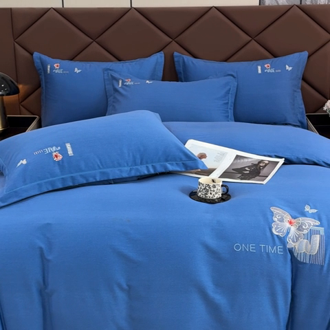 91家纺网 家纺一手货源 找家纺 U品汇 2024新品生态加厚长绒棉纯棉绣花全棉磨毛刺绣四件套直播 蝶恋花-牛仔蓝