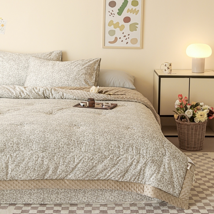 91家纺网 家纺一手货源 找家纺 星期八 2024新款复古碎花全棉豆豆被 芳华