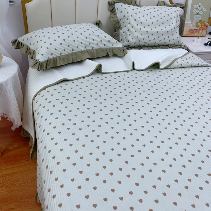 91家纺网 家纺一手货源 找家纺 暖居 2024新款A类双层纱全棉床盖三件套防滑不跑床绗缝加厚纯棉床单 爱心芥末
