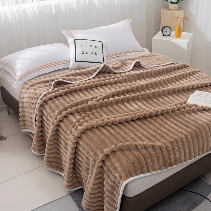 91家纺网 家纺一手货源 找家纺 来菲毛毯 2025新款北欧四季款大抽条盖毯纯色简约办公室午睡毛毯 浅咖